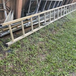 20 Foot Aluminum Ladder Has Some Damage At The Top Porch And See Photos 