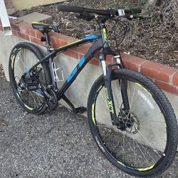GT AGRESSOR MOUNTAIN BIKE M