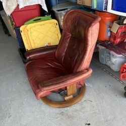 Stressless chair with ottoman