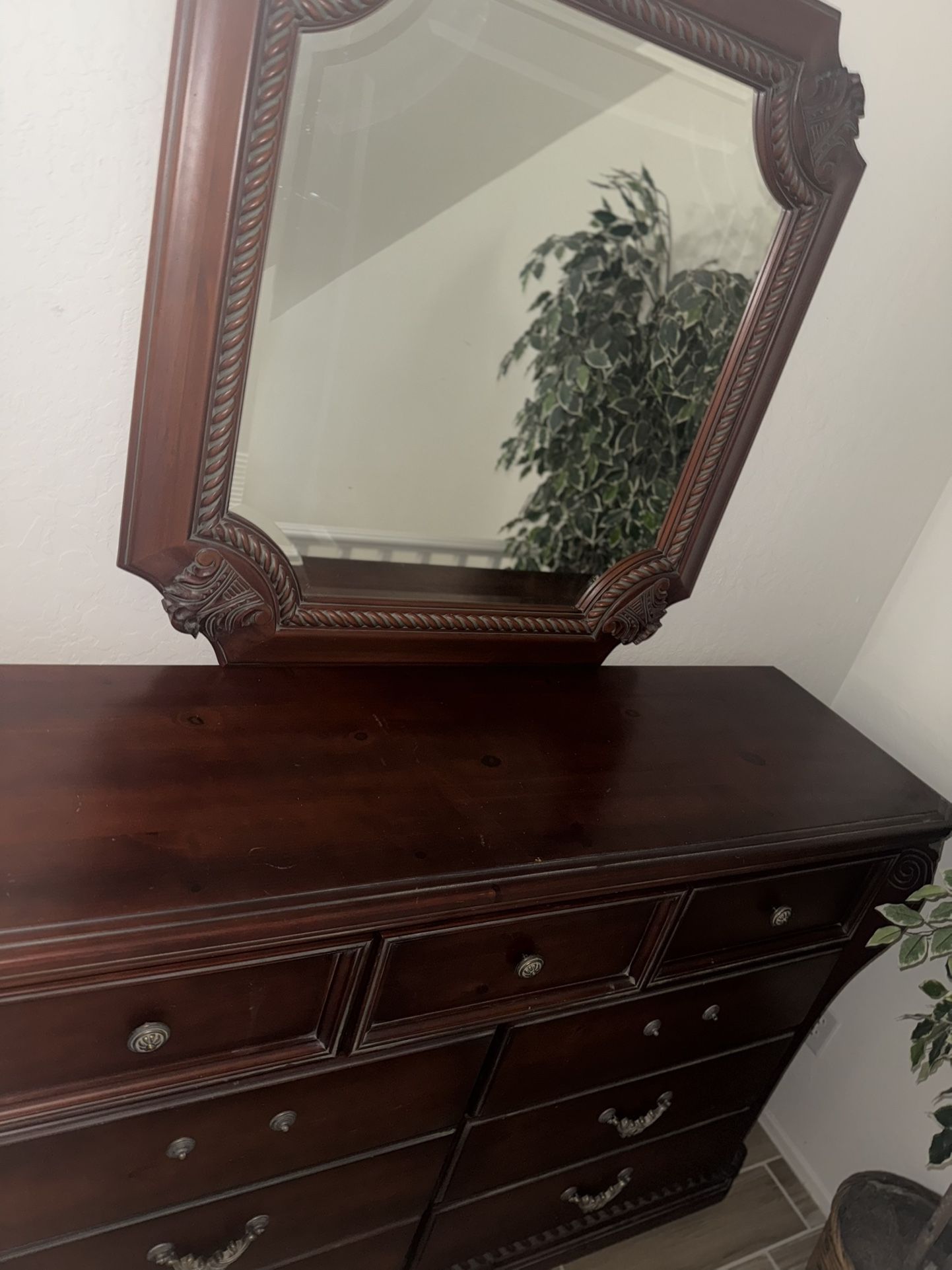 Queen Sleigh Bed Set