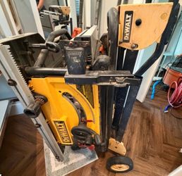 Dewalt table saw with foldable rolling stand