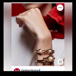 NWOT Authentic Carolina Herrera Jewelry Set Gold Plated CHCH Pearls Cuff S/M