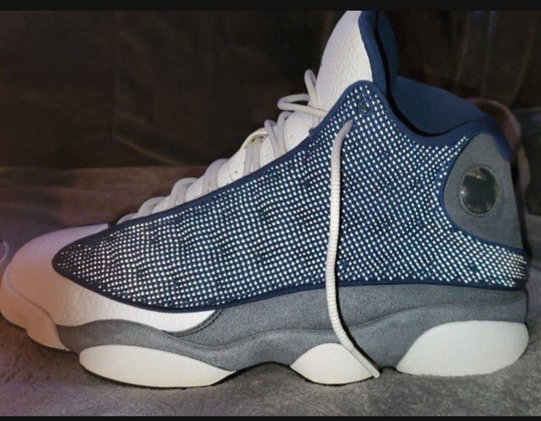 Jordan 13 Retro
Flint NAVY/FLINT GREY-WHITE-UNIVERSITY BLUE (2020)