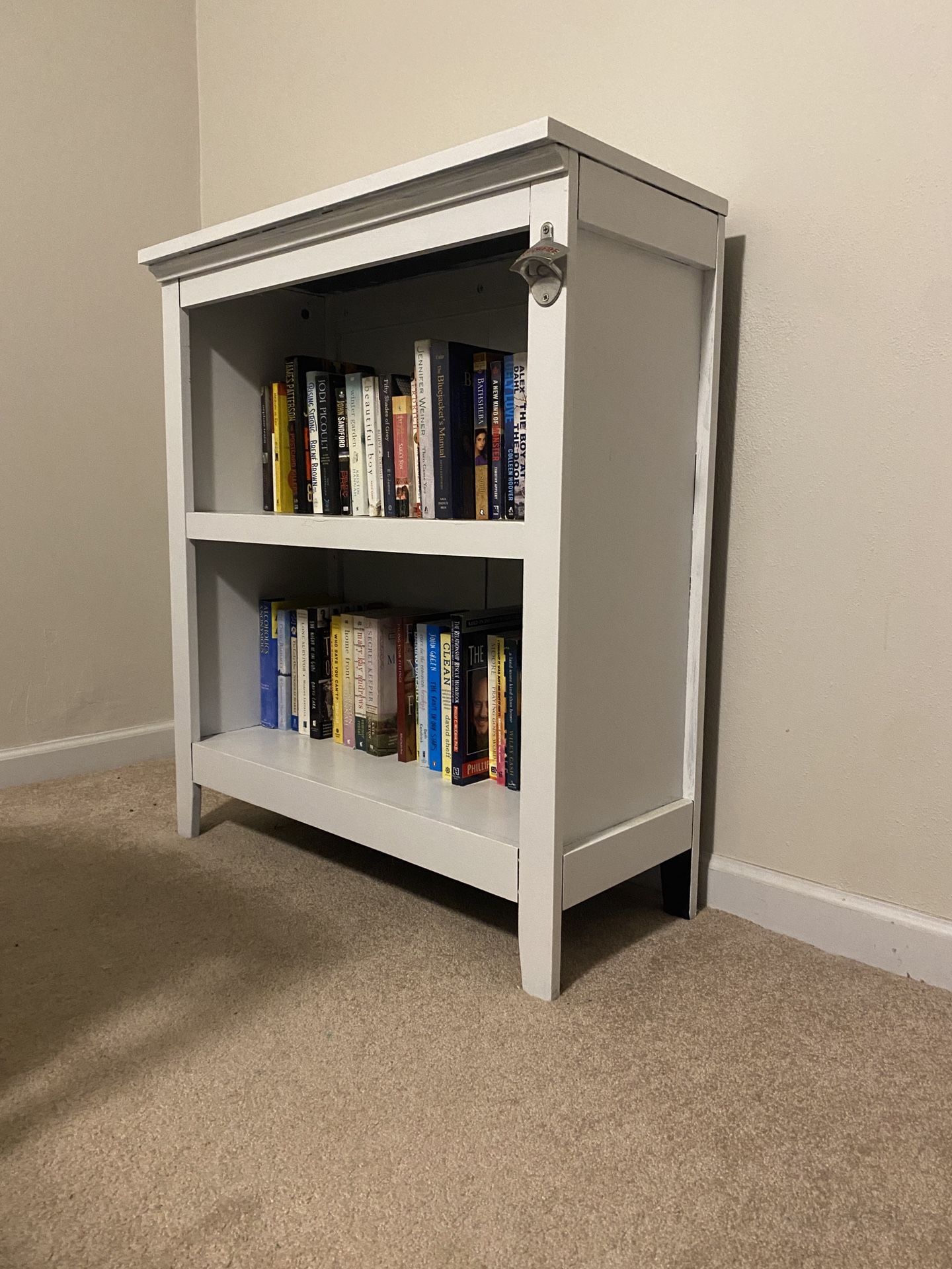 Small Bookshelf (books can be included for free)