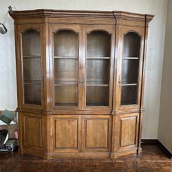 China Cabinet / Hutch