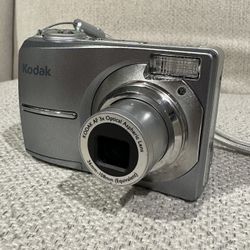 Kodak EasyShare C813 8.2MP Digital Camera + 2GB SD Card & Camera Case Tested