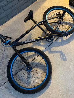 Throne Bike Black and Blue, 24in tires
