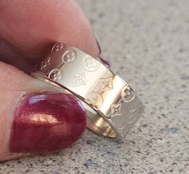 Louis Vuitton polish logo ring