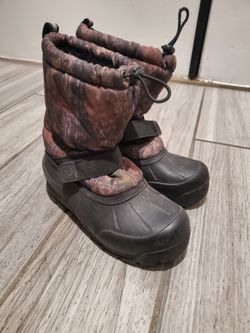 Kids snow boots size 3