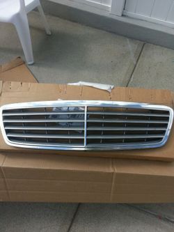 Mercedes-Benz front grill
