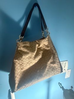 Coach dalton 31 hand bag