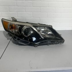 2012-2014 Toyota Camry SE Right Passenger headlight