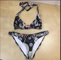 Black and white 2 piece bikini swimsuit