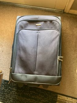 Embark swivel suit case