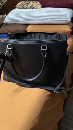 Carried on shoulder black bag