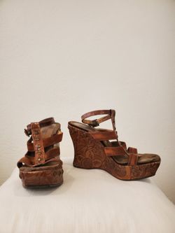 Couture Donald J.Pliner Rosette suede wedge