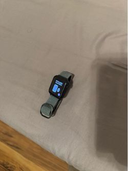 Apple Watch SE – Green Braided Band – Great Condition
