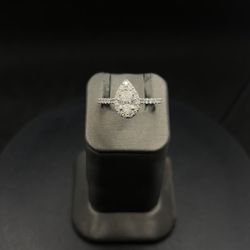 Pear 1CT 14kw Lab grown Engagement Ring 