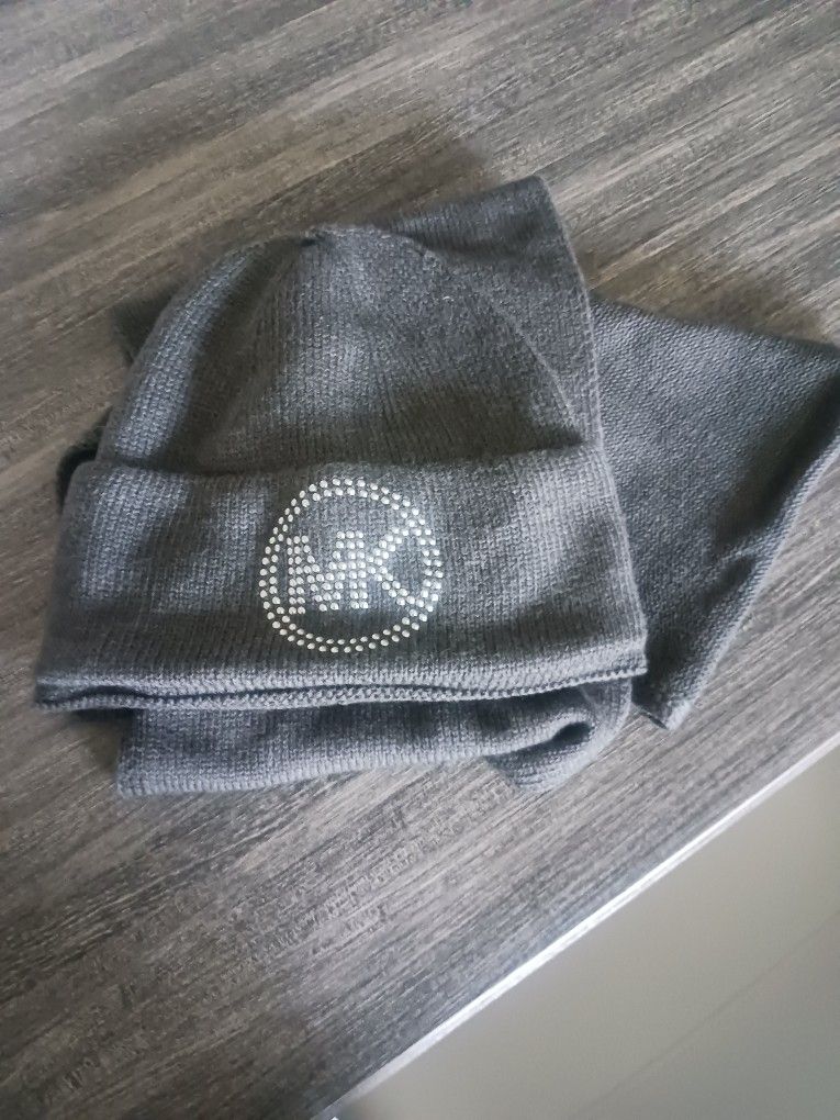 New Michael Kors Black /silver Hat And Scarf Set