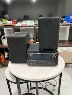 Insignia Radio and Speaker Set