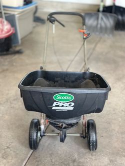 Scotts Pro EdgeGuard broadcast spreader (fertilizer/seed spreader).