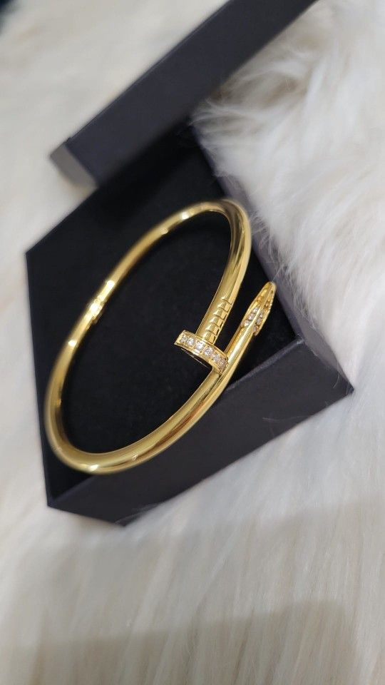 Car'teer Nail Bangle