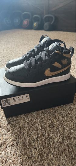Nike Air Jordan 1 Mid Black Gold Sneakers 11.5c