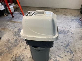 Cat litter box