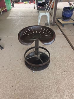 Tractor seat rolling mechanics chair