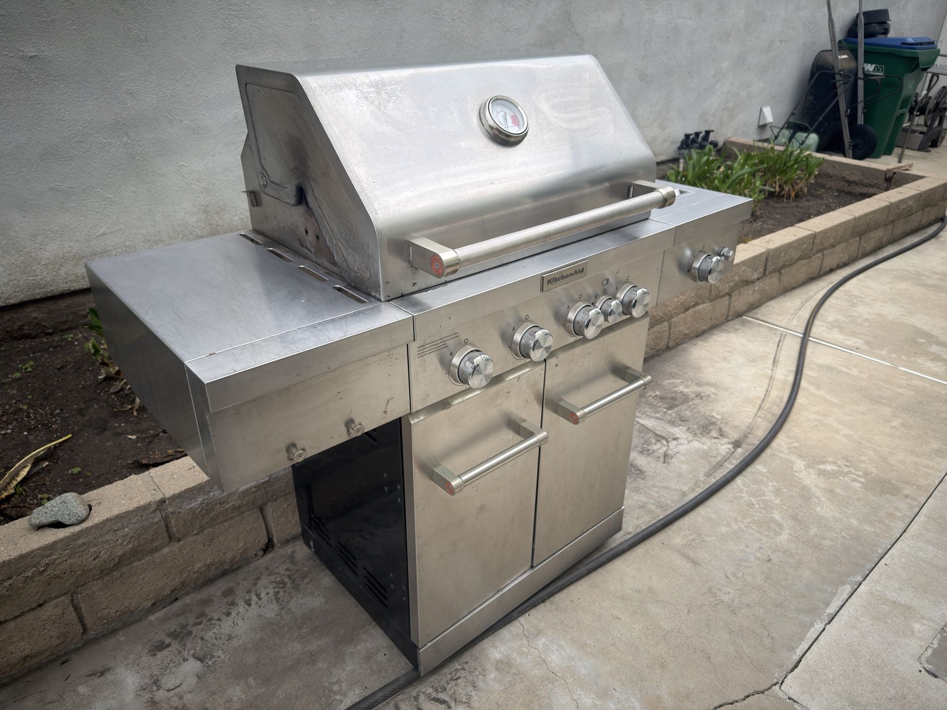 KITCHEN-AID BBQ GRILL STATION