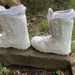 Woman’s Snow Boots Size 7 Thumbnail