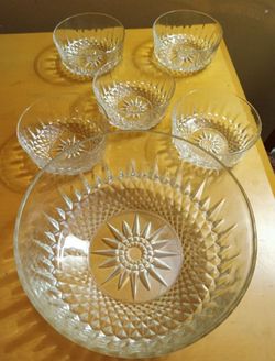 Vintage Arcoric diamond starburst. I said a 5-in balls and one 9 in serving bowl. France.
