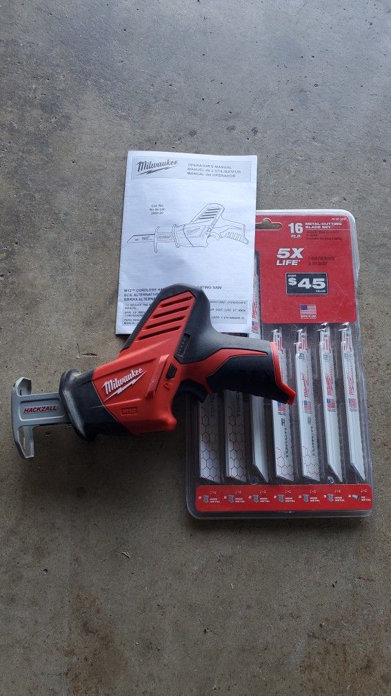 Milwaukee M12 Saw