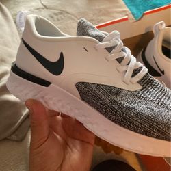 Nike Odyssey React 2 Flyknit Size 10