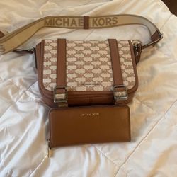 Michael Kors Purse/wallet