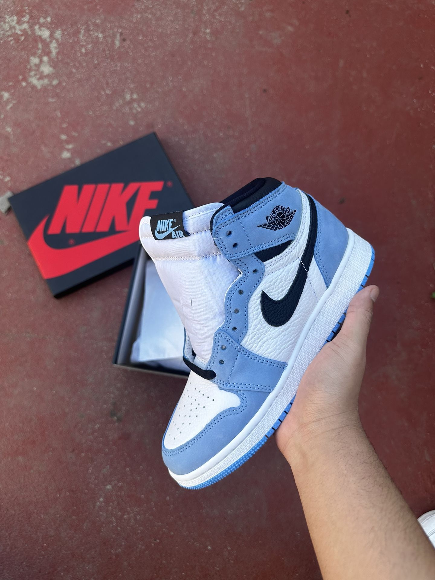 Air Jordan 1 High University Blue