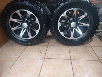 Rin  Para Trocar Chevrolet (8 Birlos) Los Fines Estan Como Nuebos Las Llantas Estan Usadas