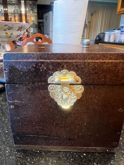 Wood box anything you can put it Kar glass saucer