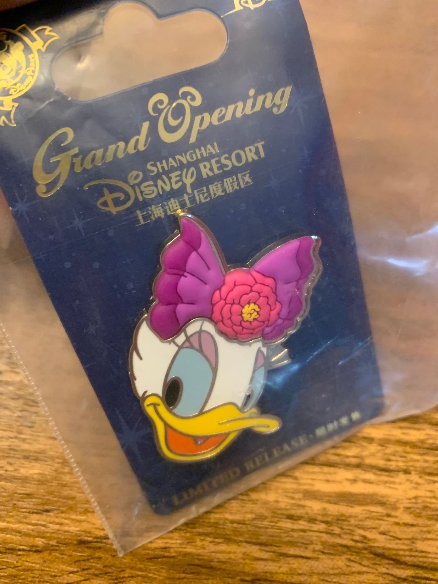 Daisy Duck limited release 3D pin rubber bow! Shanghai pin Disney