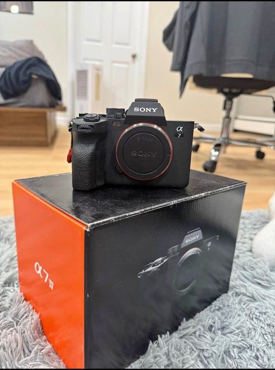 Sony Alpha a7iv - LIKE NEW