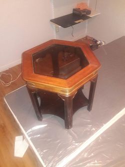Round coffee table
