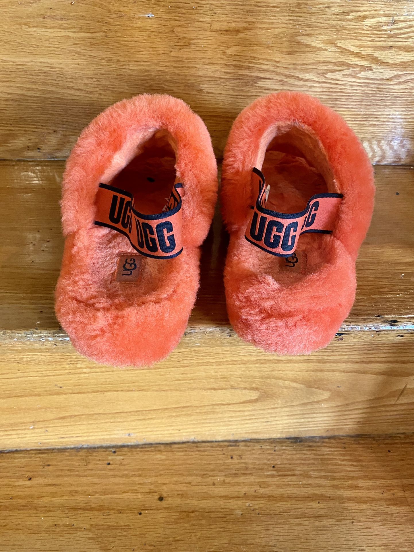 UGG-(Size 8)