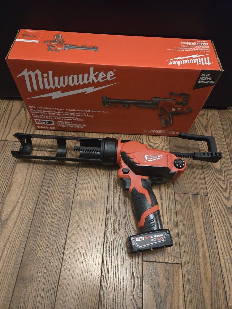 Milwaukee caulking gun+ battery