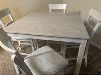 4-Piece Dining Table Set – Great Condition – $50