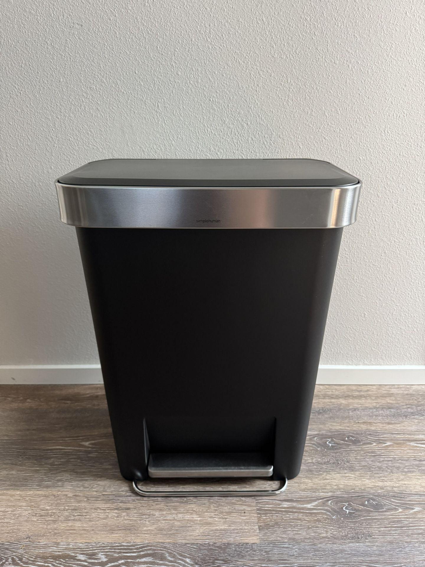 SIMPLEHUMAN 45L / 12 GAL RECTANGULAR KITCHEN STEP TRASH CAN WITH SOFT-CLOSE LID