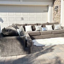 Gorgeous grey Sectional Couch 