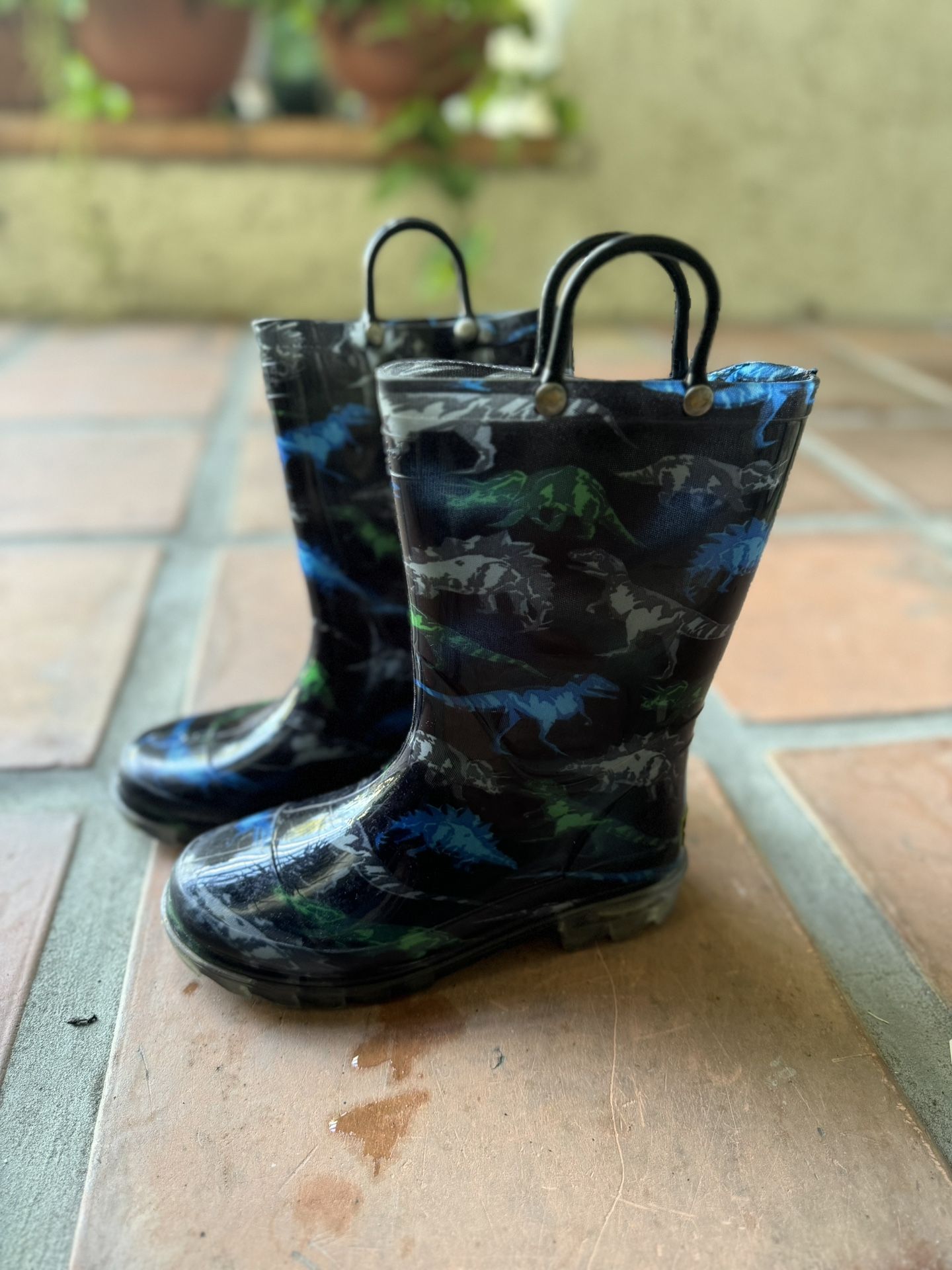 Kids size 1 Western Chief Dinosaur Light Up Rain Boot