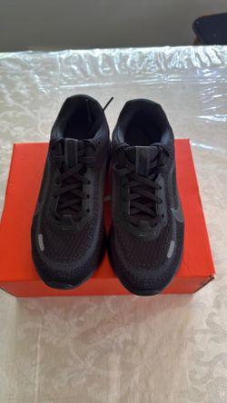 NEW NIKE STELLAR RIDE (GS) size 4Y