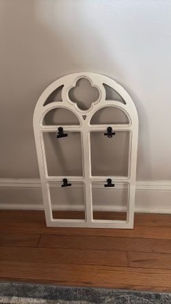 Decorative wall piece for pictures
