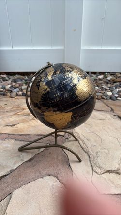 Brand new globe selling for 15